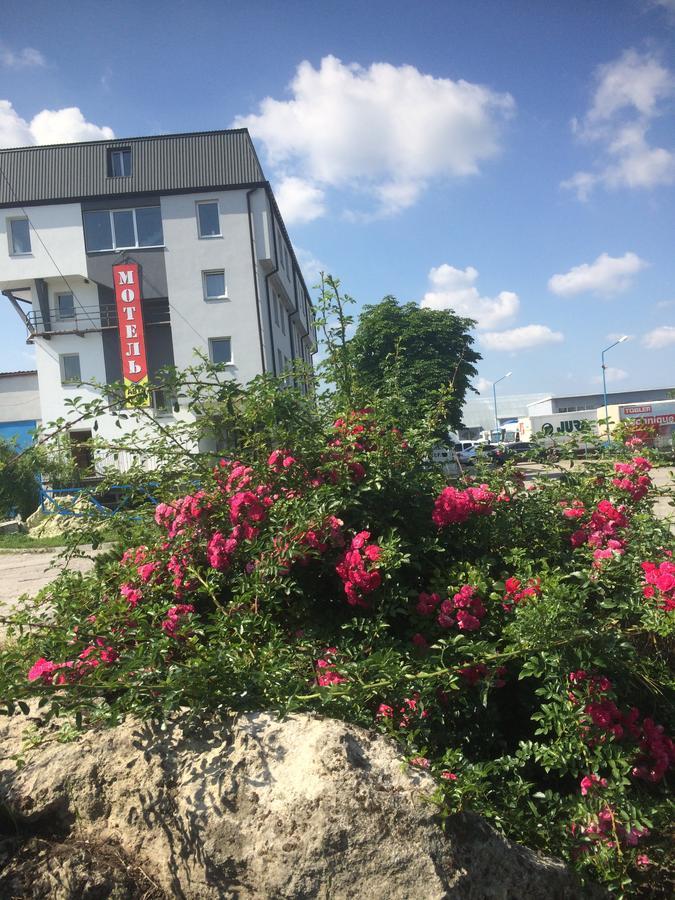 Autopark Hotel Lviv Dış mekan fotoğraf