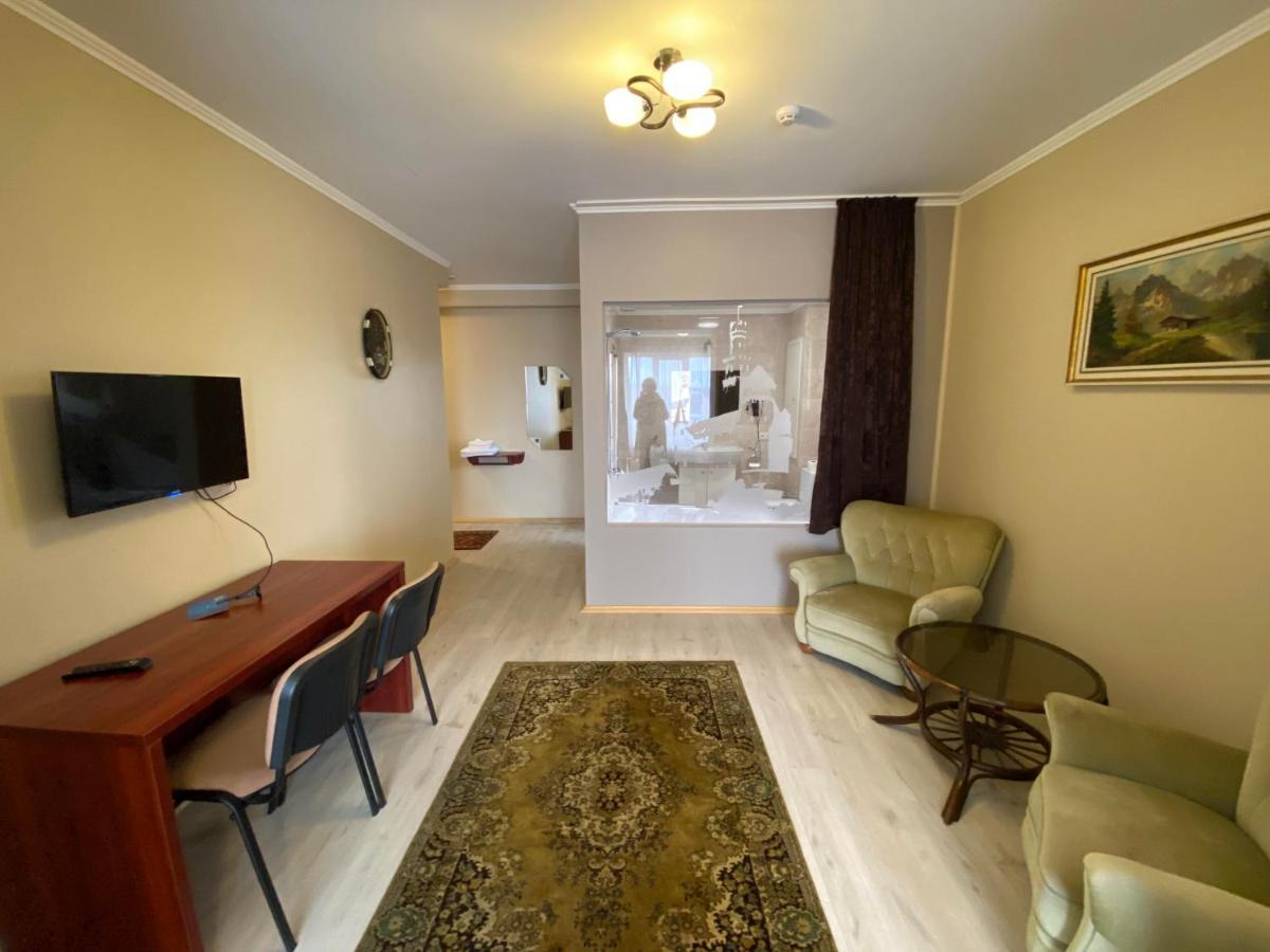 Autopark Hotel Lviv Dış mekan fotoğraf