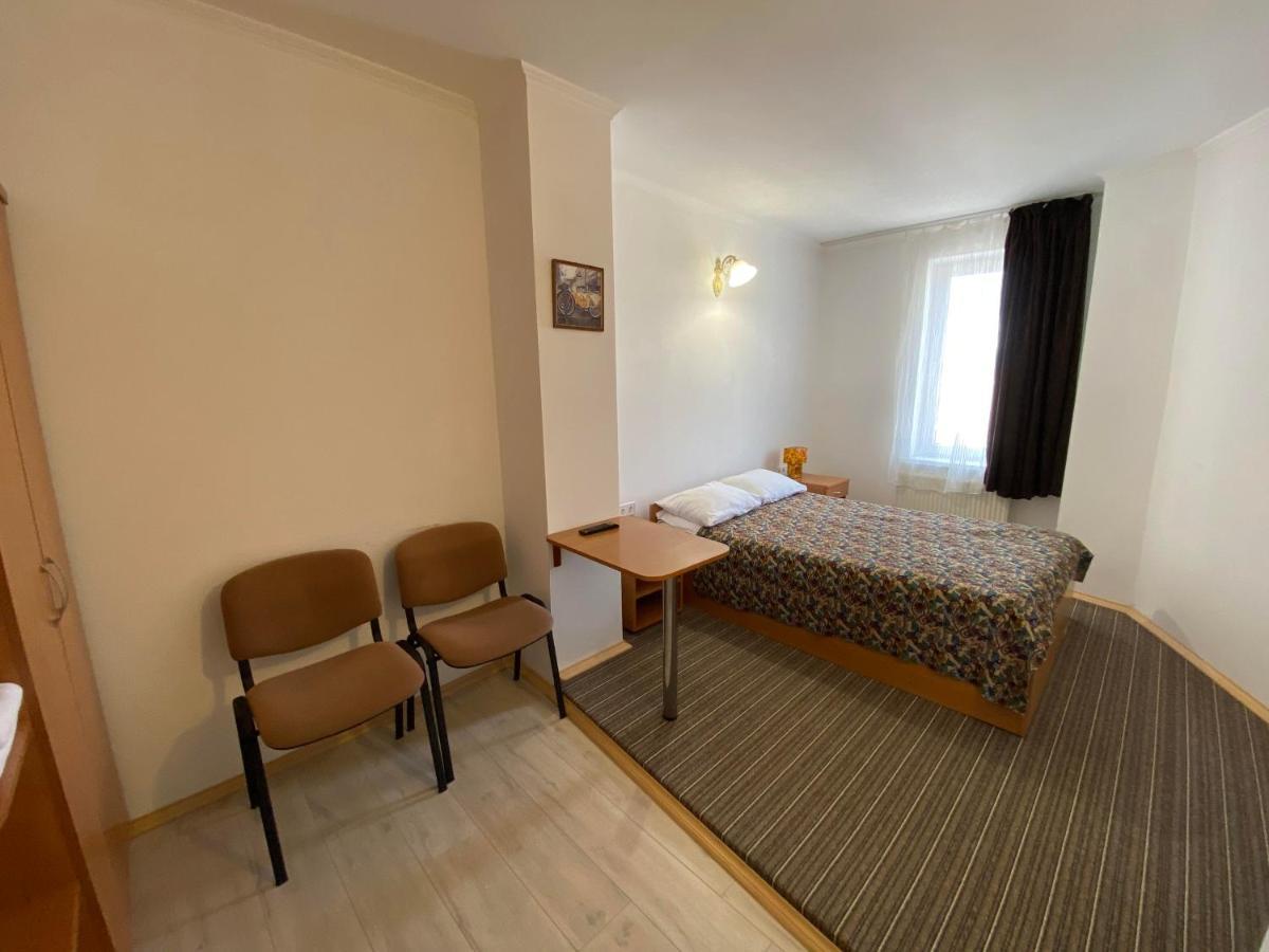 Autopark Hotel Lviv Dış mekan fotoğraf