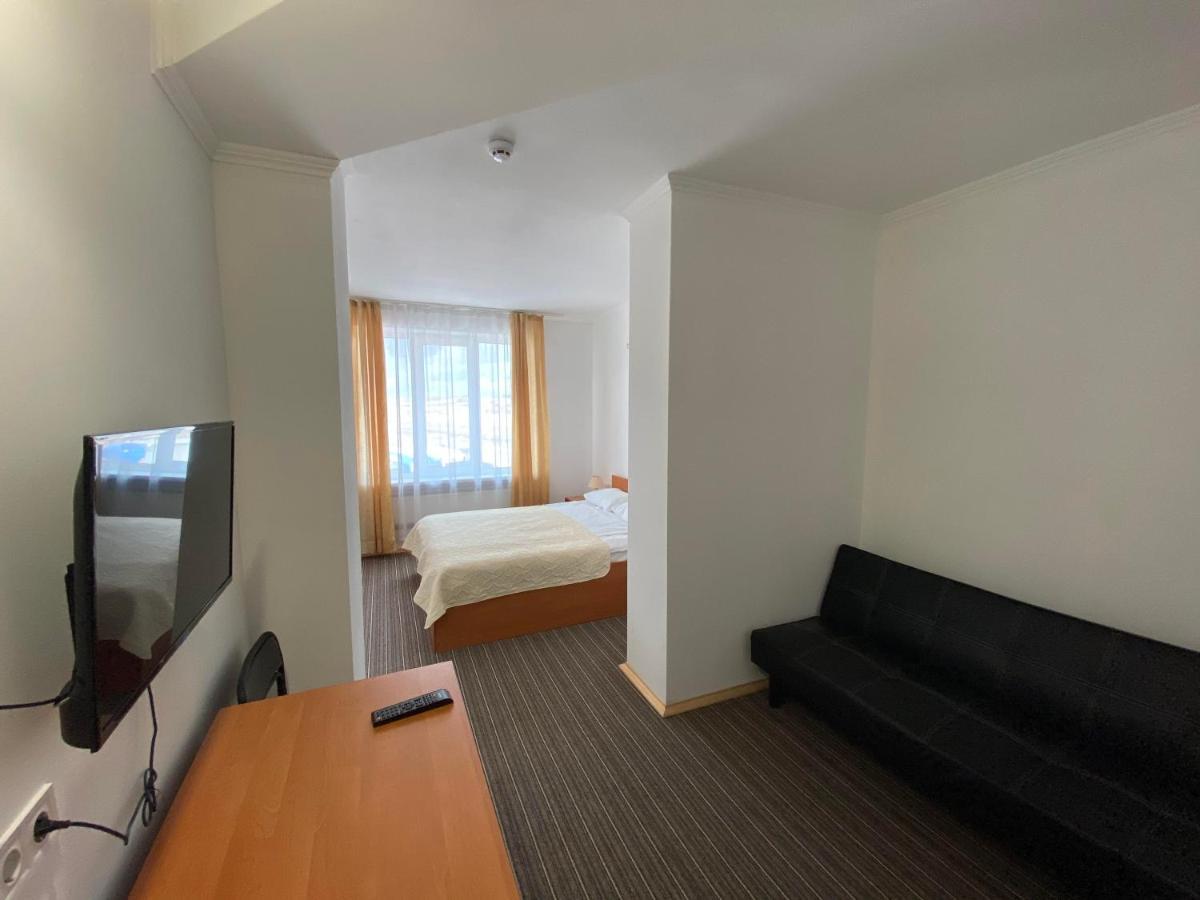 Autopark Hotel Lviv Dış mekan fotoğraf