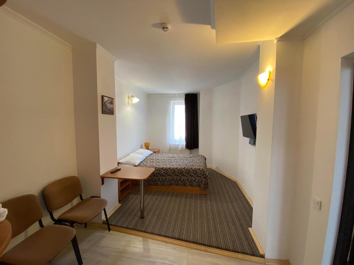 Autopark Hotel Lviv Dış mekan fotoğraf