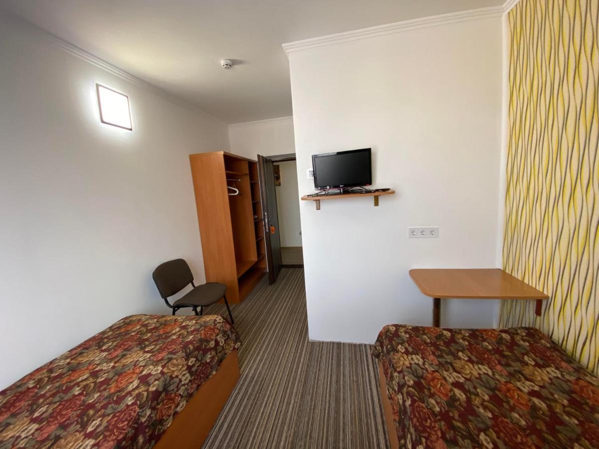 Autopark Hotel Lviv Dış mekan fotoğraf