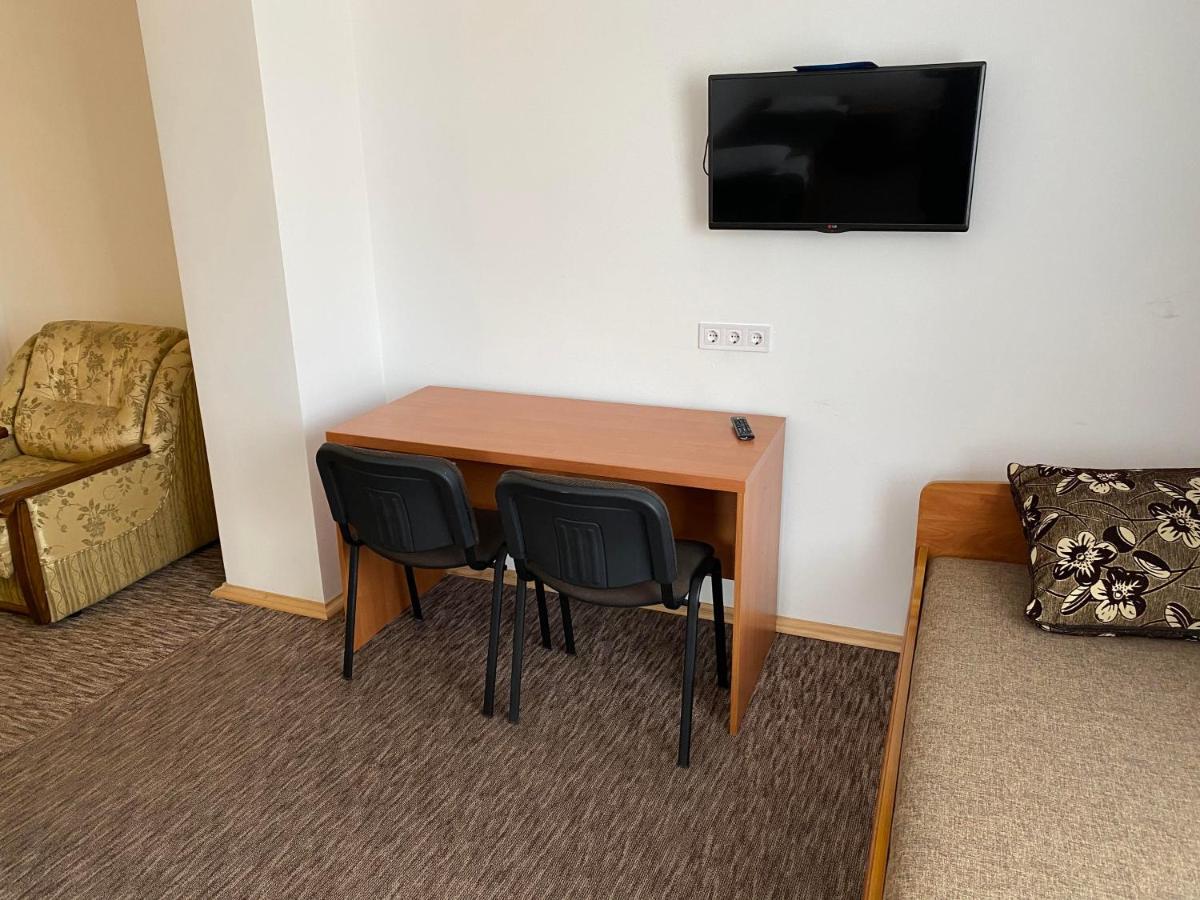 Autopark Hotel Lviv Dış mekan fotoğraf