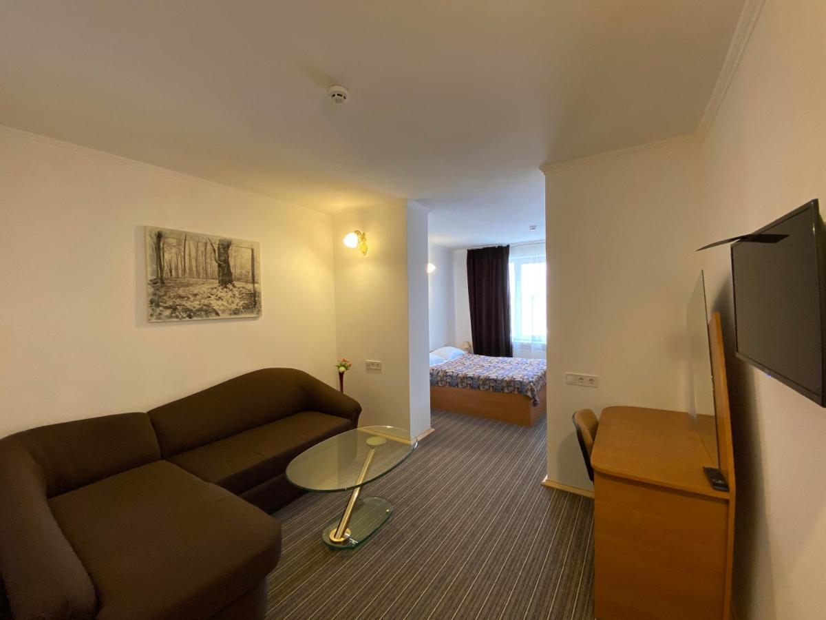 Autopark Hotel Lviv Dış mekan fotoğraf