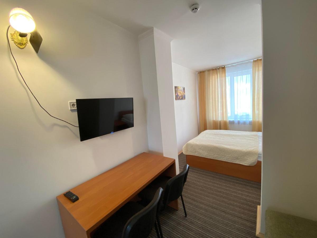 Autopark Hotel Lviv Dış mekan fotoğraf