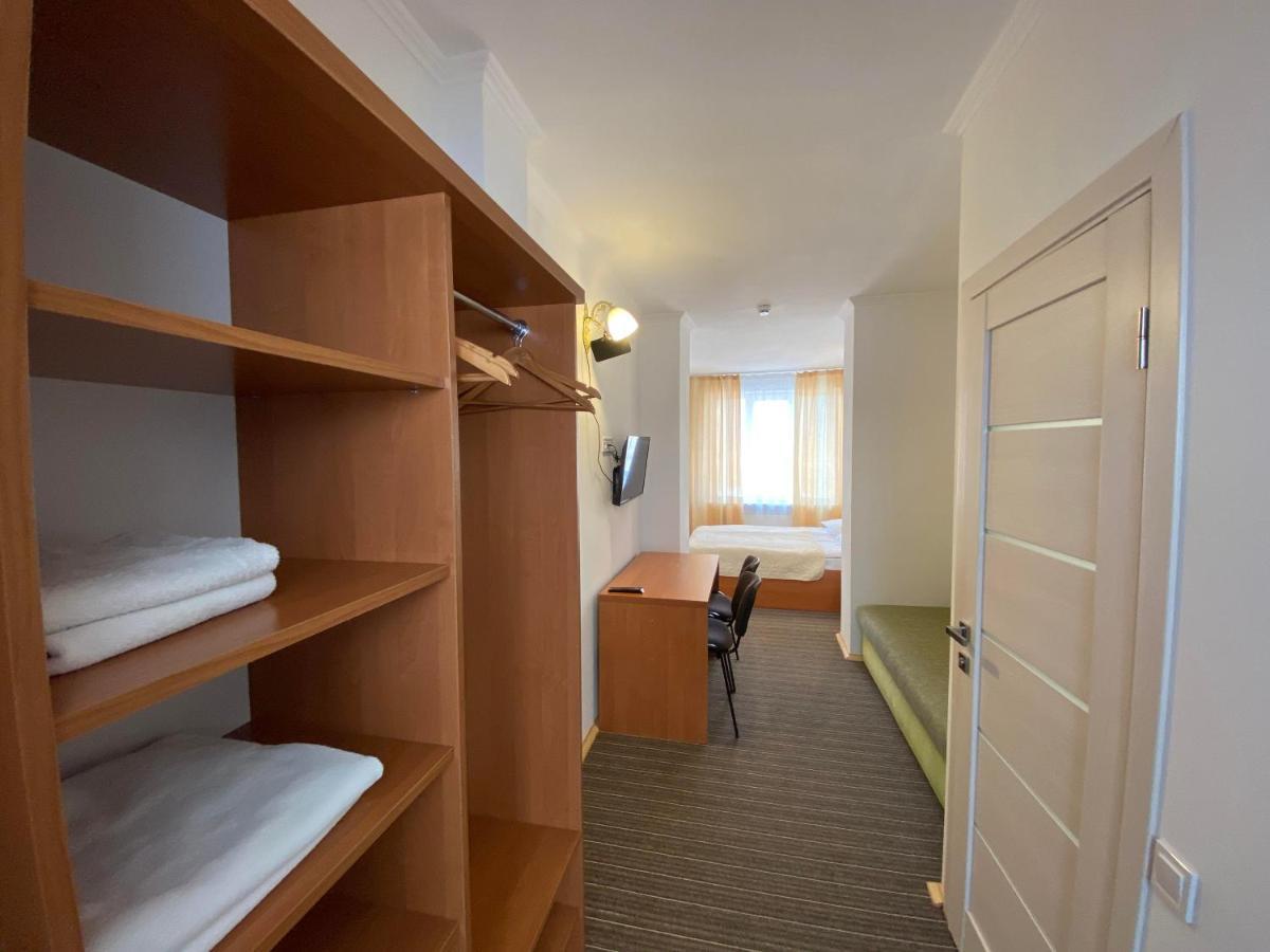 Autopark Hotel Lviv Dış mekan fotoğraf